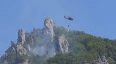 V Súľovských skalách bojovali s požiarom ďalší deň. Pomáhal, kto mohol