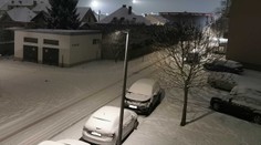 Mnohé časti Slovenska majú biele ráno. Miestami spadlo až päť centimetrov snehu