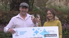 Stavebník, ktorý vyhral v lotérii vyše 100 miliónov, spravil klientom predčasné Vianoce