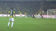 Škrtel dal pekný gól hlavou. Škoda, že do vlastnej siete