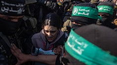 Prepustenie palestínskych väzňov sa odkladá. Izrael tak reaguje na chaos pri odovzdaní rukojemníkov