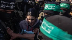 Prepustenie palestínskych väzňov sa odkladá. Izrael tak reaguje na chaos pri odovzdaní rukojemníkov