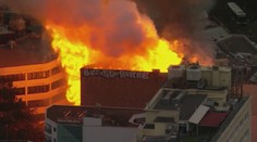 VIDEO: Centrum Sydney zachvátil požiar. Horiaca budova sa rúca a plamene sa šíria