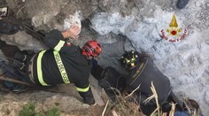 Poľovačka sa zmenila na drámu. Zaseknutého psa v jaskyni vyslobodzovali dva dni