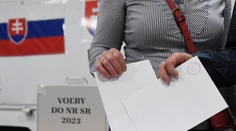 Voličovi sa nepáčila farba pečiatky na hlasovacej obálke. Riaditeľka odboru volieb tvrdí, že na farbe nezáleží