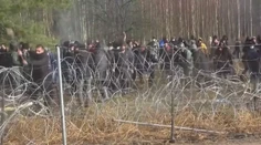 Bielorusi stále púšťajú migrantov k hranici s EÚ. Poliaci sa ich snažia zadržať, žiadajú však pomoc