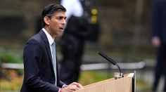 Nový britský premiér je najmladší za posledné storočia a bohatší ako samotný kráľ