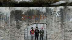 Ukradli kríže na pamiatku ľudí zabitých na Berlínskom múre