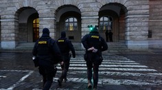 Česká polícia rieši ľudí s pozitívnymi reakciami na streľbu v Prahe. Zaistili štrnásťročného žiaka