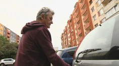 Pre telesne postihnutého Jozefa je parkovacie miesto nevyhnutnosťou, mesto to ale nerieši