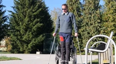 Po páde mu lekári veľa nádeje nedávali. Slovenský športovec sa po mesiacoch opäť stavia na vlastné nohy