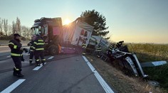 FOTO: Na diaľnici D1 sú pre nehodu blokované dva pruhy. Tvoria sa kolóny
