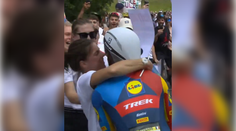 Bizarná pokuta na Tour de France:  Francúza potrestali za bozk s manželkou