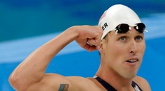 Na útoku na Kapitol sa zúčastnil aj olympijský víťaz v plávaní. Spoznali ho vďaka bunde s logom tímu USA