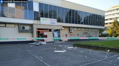 Ranná krádež v Bratislave. Páchatelia poškodili bankomat a ukradli peniaze