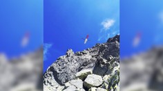 Pošmykol sa a padal 20 metrov strmým terénom. Horolezca sa vo Vysokých Tatrách zachrániť nepodarilo