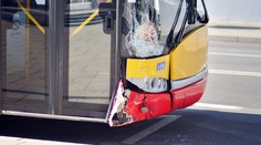 Tragická nehoda pri Rimavskej Sobote: Chodcu zrazil autobus, zraneniam na mieste podľahol