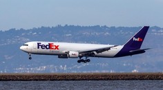 VIDEO: Ohnivá guľa vo vzduchu. Lietadlo muselo núdzovo pristáť po požiari motora