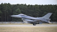 Prvé dve americké stíhačky F-16 už sú na Slovensku