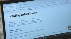 Rodičia aj školy stále hlásia chyby v e-prihláškach, podnet bude riešiť ombudsman. Minister automat zastaviť neplánuje