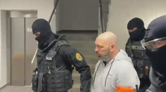 V Piešťanoch sa pred súd postavil muž obžalovaný z vraždy svojich rodičov. Tvrdí, že je nevinný