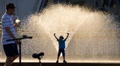 Aké bude leto? Odborníci veria, že ľudia si zaslúžia voľnosť, no úplne bez respirátorov to nepôjde