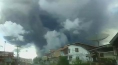 VIDEO: Sopka Sinabung v Indonézii opäť vychrlila popol a horúci plyn
