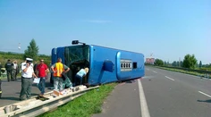 Piatková nehoda autobusu má druhú obeť. Zomrela aj 75-ročná cestujúca