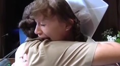 Študentka zažila na promóciách šok. Dostala najkrajší darček na svete