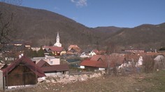 Jedna z mála obcí, v ktorej sa nesťažujú. Za lacné ceny majú plyn aj elektrinu