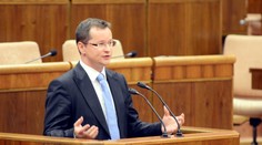 Opozícia bude odvolávať ministra školstva. Ten to okomentoval svojsky