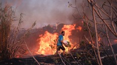 Lesné požiare v Grécku si vyžiadali prvú obeť