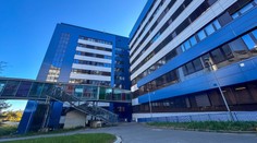 Razia v pražskej nemocnici. Českí policajti obvinili 16 ľudí z podvodu a korupcie