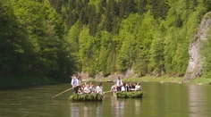 Splav Dunajca na pltiach ponúka viac než len krásne výhľady. Toto všetko počas neho zažijete