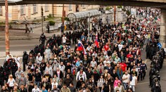 Radikáli z Česka roztrhali v Bratislave vlajku EÚ