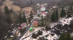 Obe sú pri hraniciach, no žije sa v nich úplne inak. Jedna obec rastie, v druhej zostalo len 11 ľudí
