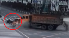 Hrozivý záznam z nehody. Takto to vyzerá, keď ignorujete červenú na semafore