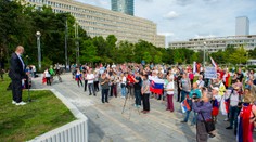 Pred úradom vlády demonštrovalo do 200 ľudí proti vláde Igora Matoviča