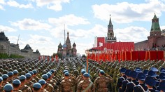 FOTO a VIDEO: Vojenská prehliadka na Červenom námestí v Moskve