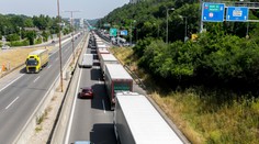 Hromadná nehoda za tunelom Sitina smerom do Petržalky komplikovala dopravu, vodiči hlásili hodinové zdržanie