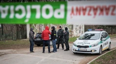 Tragédia na policajnej stanici v Námestove. Muž neprežil pád z 3. poschodia