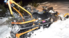 Snežný skúter bez vodiča sa na Chopku rútil na lyžiarov, jeden skončil s ťažkými zraneniami