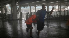 VIDEO: Supertajfún dorazil do Číny. Ľudí odfukovalo, akoby ani nič nevážili