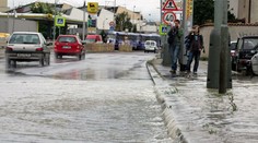 Časť Prahy je úplne bez vody. Pri havárii potrubia takmer zomrel robotník