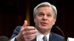 Šéf FBI odtajnil detaily atentátu na Trumpa. To, čo ho zasiahlo, nemusela byť guľka