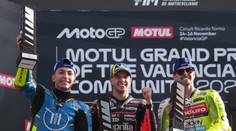 VIDEO: Posledné preteky sezóny vyhral Marco Bezzecchi a zaistil si tretie miesto. Šampionát ovládli bratia Marquezovci