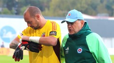 VIDEO: Bývalá jednotka Slovana si neudržala nervy na uzde. Napadla spoluhráča, naprázdno neobišiel ani ďalší