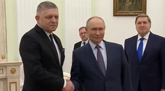 VIDEO: Robert Fico pricestoval do Moskvy. Pozrite si jeho zvítanie sa s Vladimirom Putinom