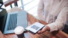 Revolúcia v platení. Slováci budú môcť onedlho využívať v obchodoch QR kódy