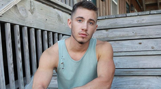 Sexy mladík všetkých zaskočil. Takto vyzeral ako žena